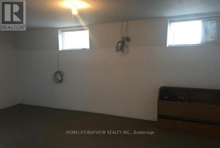 969 DAVIS DRIVE, Newmarket (Huron Heights-Leslie Valley), Ontario, L3Y2R7