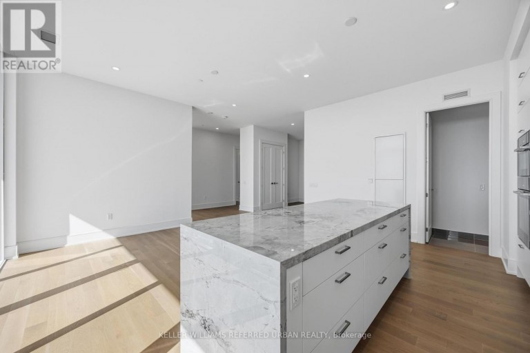 PH3 - 10 INN ON THE PARK DRIVE, Toronto (Banbury-Don Mills), Ontario, M3C0P9