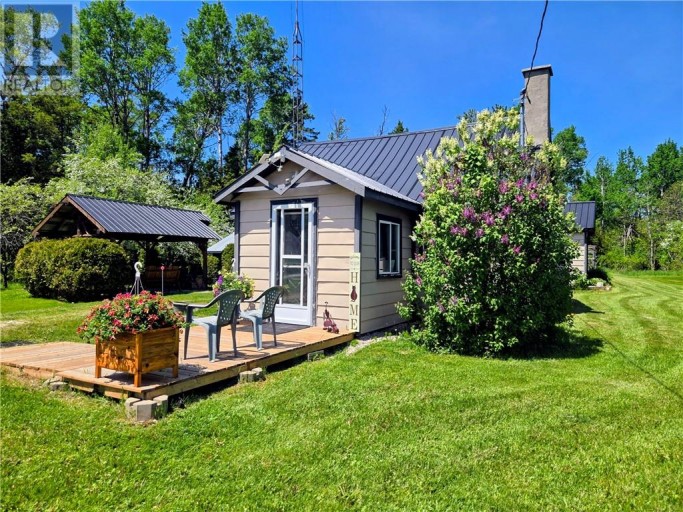 622 Campbell Rd, Evansville, Ontario (id 2128517)