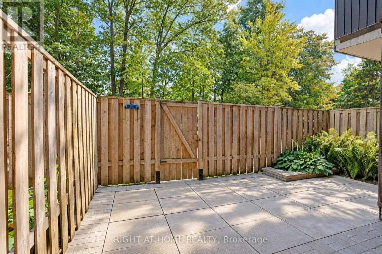109 - 3025 THE CREDIT WOODLANDS DRIVE, Mississauga (Erindale), Ontario, L5C2V3