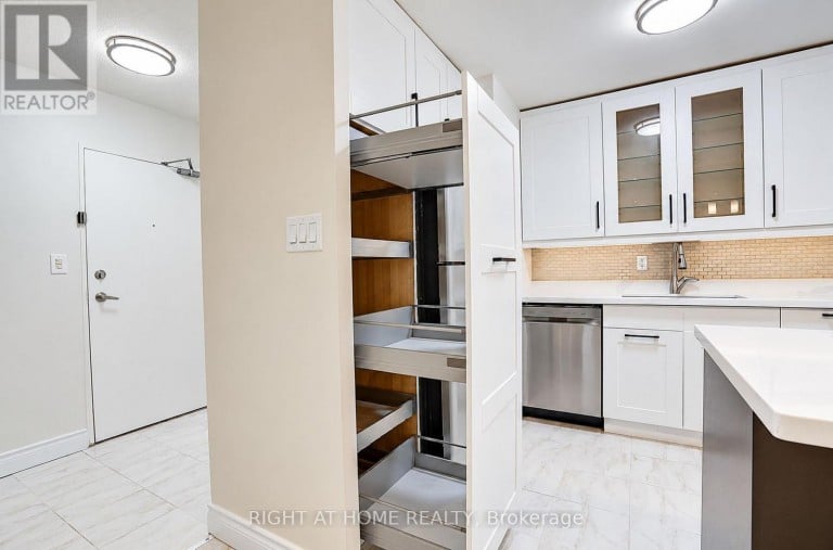 109 - 3025 THE CREDIT WOODLANDS DRIVE, Mississauga (Erindale), Ontario, L5C2V3