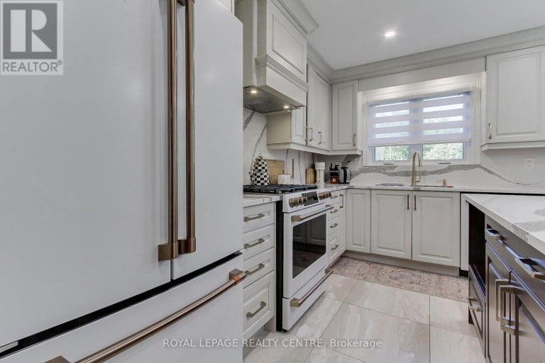 3102 NAWBROOK ROAD, Mississauga (Applewood), Ontario, L4X2V5
