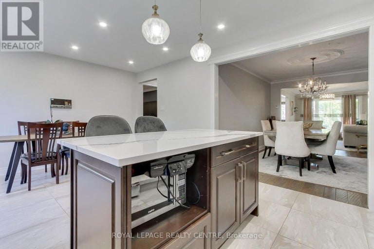 3102 NAWBROOK ROAD, Mississauga (Applewood), Ontario, L4X2V5