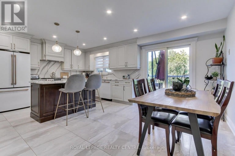 3102 NAWBROOK ROAD, Mississauga (Applewood), Ontario, L4X2V5