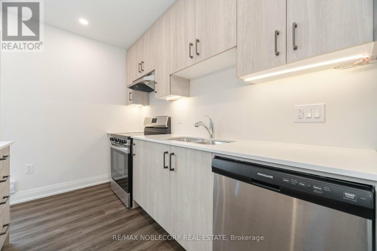 G-SUITE - 16 LITTLE BOULEVARD, Toronto (Briar Hill-Belgravia), Ontario, M6E4N2