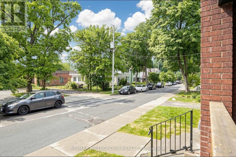 2 - 41 ALBERT STREET, Hamilton (Blakeley), Ontario, L8M2Y1