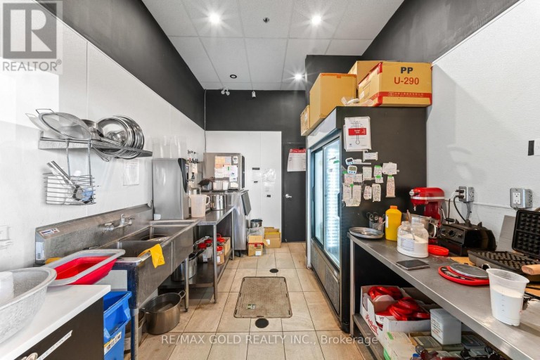 B6 - 655 FAIRWAY ROAD S, Kitchener, Ontario, N2C1X4