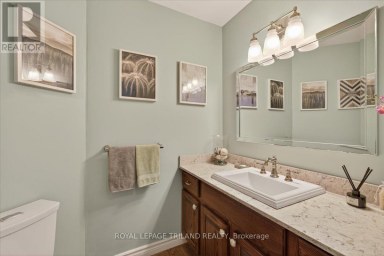 30 THIRLMERE ROAD London North (North A) Ontario photo 8