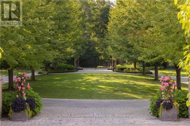 2054 LAKESHORE ROAD E Oakville (FD Ford) Ontario photo 2