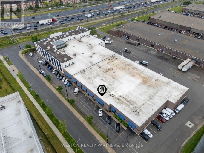 8 - 240 BARTOR ROAD, Toronto (Downsview-Roding-CFB), Ontario, M9M2W6