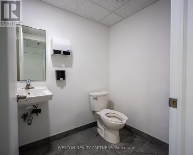 8 - 240 BARTOR ROAD, Toronto (Downsview-Roding-CFB), Ontario, M9M2W6