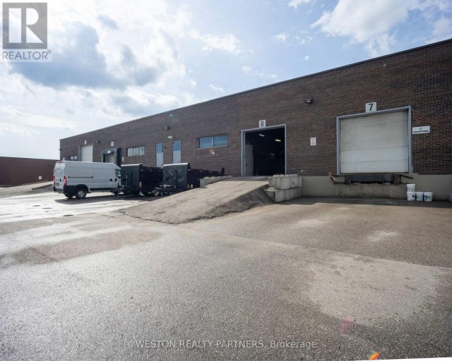 8 - 240 BARTOR ROAD, Toronto (Downsview-Roding-CFB), Ontario, M9M2W6