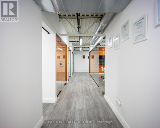 8 - 240 BARTOR ROAD, Toronto (Downsview-Roding-CFB), Ontario, M9M2W6