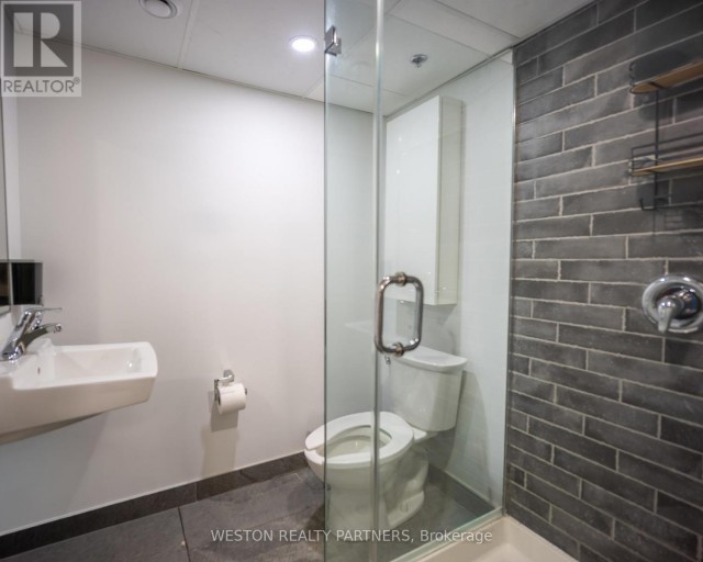 8 - 240 BARTOR ROAD, Toronto (Downsview-Roding-CFB), Ontario, M9M2W6