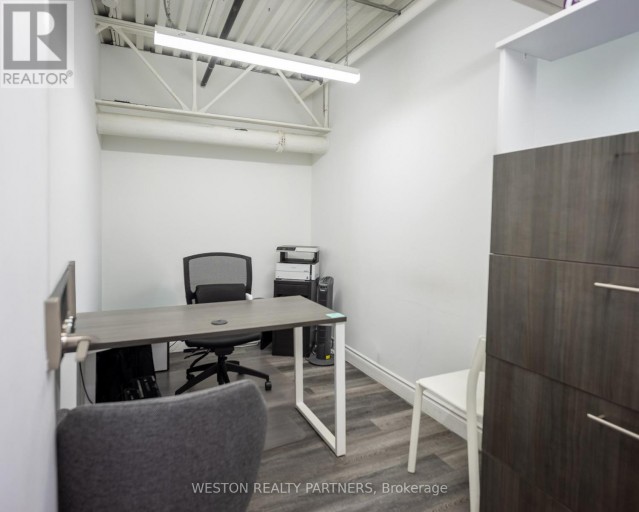 8 - 240 BARTOR ROAD, Toronto (Downsview-Roding-CFB), Ontario, M9M2W6