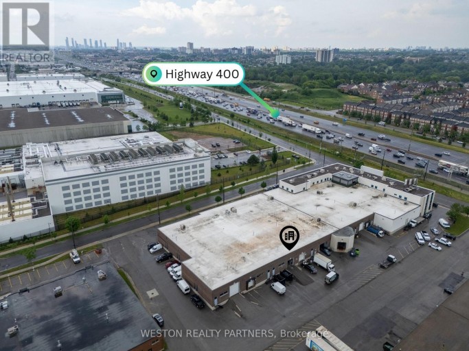 8 - 240 BARTOR ROAD, Toronto (Downsview-Roding-CFB), Ontario, M9M2W6