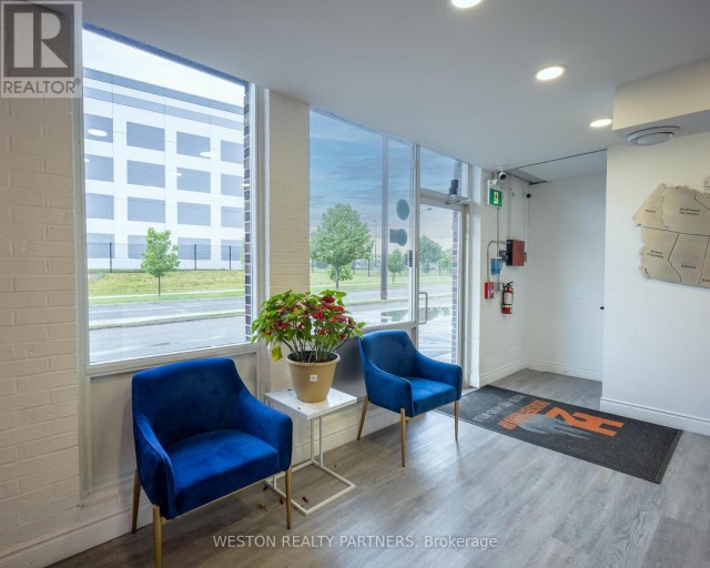 8 - 240 BARTOR ROAD, Toronto (Downsview-Roding-CFB), Ontario, M9M2W6