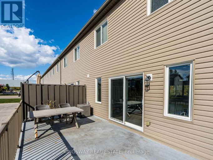 15 - 275 OLD HURON ROAD E, Kitchener, Ontario, N2R1P9