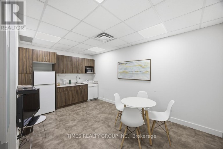 400 - 801 EGLINTON AVENUE W, Toronto (Forest Hill South), Ontario, M5N1E3