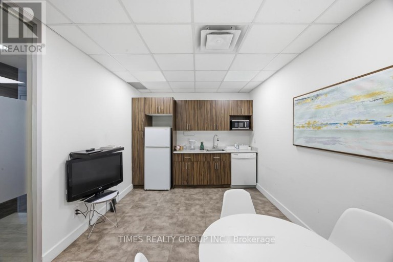 400 - 801 EGLINTON AVENUE W, Toronto (Forest Hill South), Ontario, M5N1E3