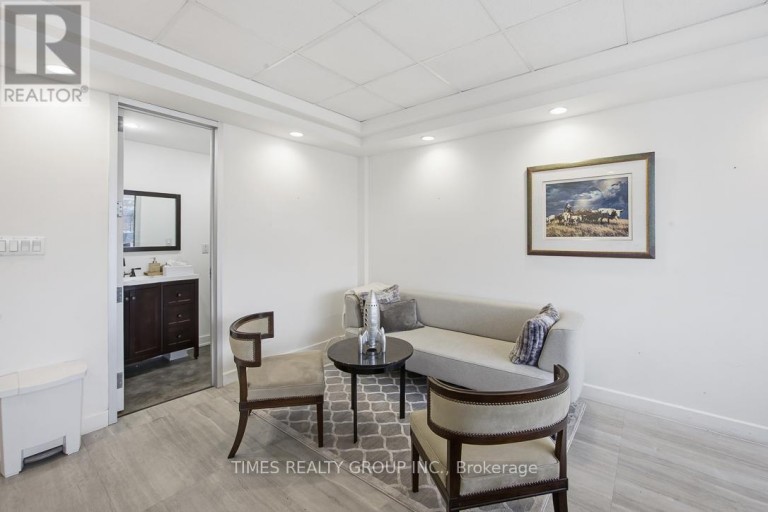 400 - 801 EGLINTON AVENUE W, Toronto (Forest Hill South), Ontario, M5N1E3
