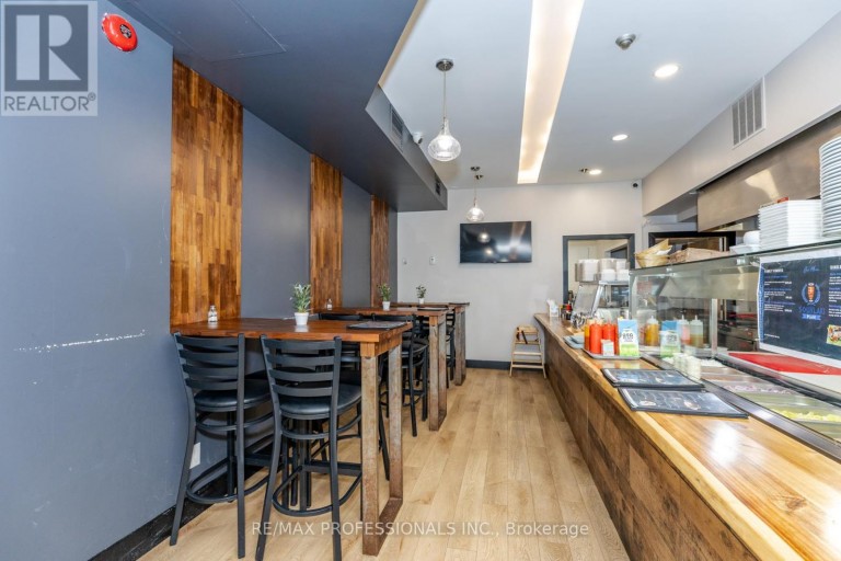 495 BLOOR STREET W, Toronto (University), Ontario, M5S1Y2