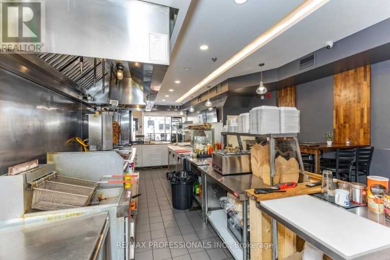 495 BLOOR STREET W, Toronto (University), Ontario, M5S1Y2