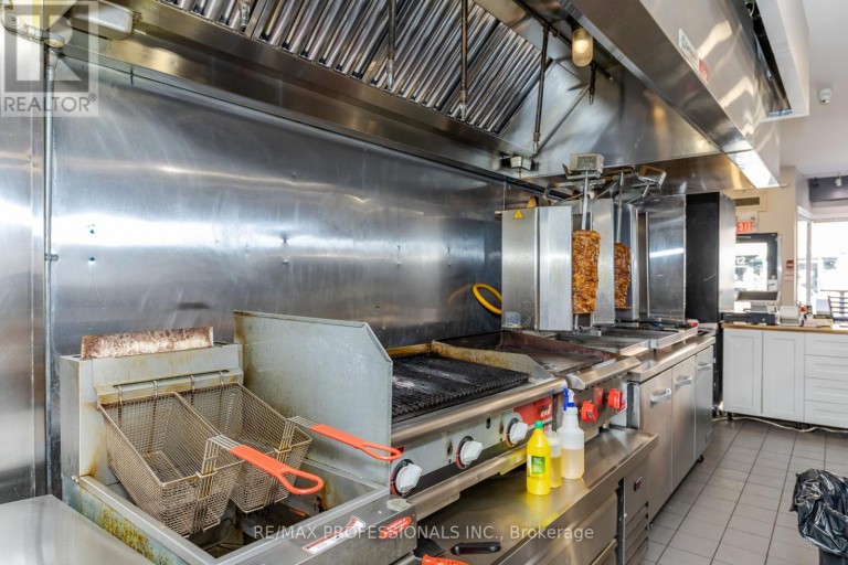 495 BLOOR STREET W, Toronto (University), Ontario, M5S1Y2
