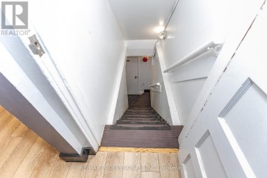 495 BLOOR STREET W Toronto (University) Ontario photo 22