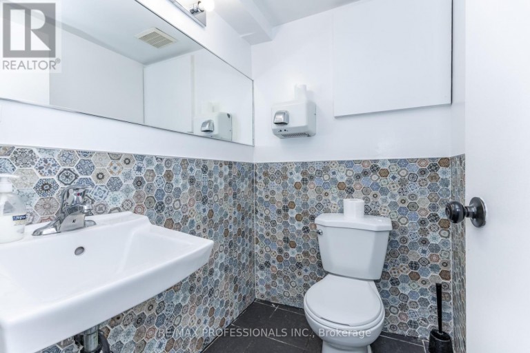 495 BLOOR STREET W, Toronto (University), Ontario, M5S1Y2