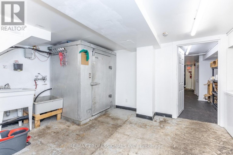 495 BLOOR STREET W, Toronto (University), Ontario, M5S1Y2