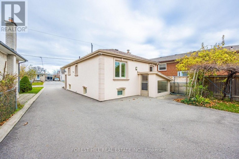 159 SPALDING ROAD, Toronto (Downsview-Roding-CFB), Ontario, M3K1K3