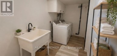 LOWER - 11 SENECA AVENUE Toronto (Rockcliffe-Smythe) Ontario photo 5