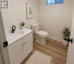 LOWER - 11 SENECA AVENUE Toronto (Rockcliffe-Smythe) Ontario photo 6