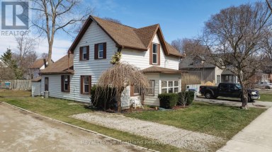 43 TRAFALGAR STREET Goderich (Goderich (Town)) Ontario photo 2