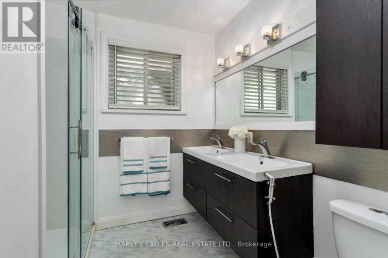49 LEARMONT DRIVE, Toronto (Willowridge-Martingrove-Richview), Ontario, M9R2E9