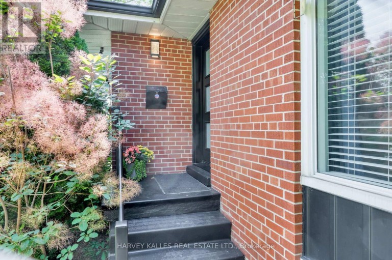 49 LEARMONT DRIVE, Toronto (Willowridge-Martingrove-Richview), Ontario, M9R2E9