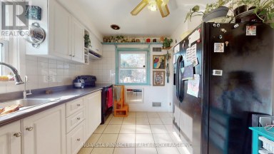 261 WINNIPEG STREET London East (East H) Ontario photo 9