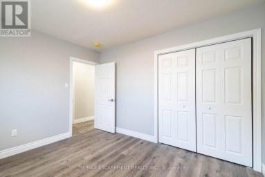 1 - 196 UPPER PARADISE ROAD Hamilton (Westcliffe) Ontario photo 16