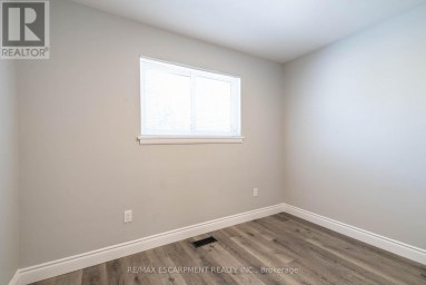 1 - 196 UPPER PARADISE ROAD Hamilton (Westcliffe) Ontario photo 17