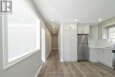 1 - 196 UPPER PARADISE ROAD Hamilton (Westcliffe) Ontario photo 2