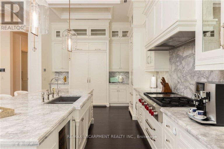 PH1 - 300 RANDALL STREET, Oakville (OO Old Oakville), Ontario, L6J0G2