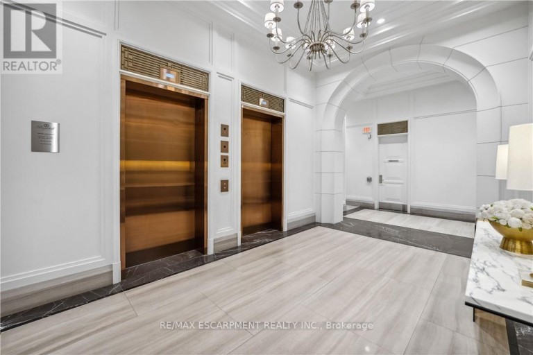 PH1 - 300 RANDALL STREET, Oakville (OO Old Oakville), Ontario, L6J0G2