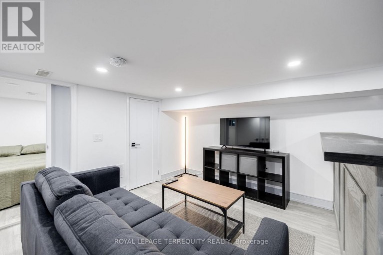 BSMT - 668 INDIAN ROAD, Toronto (High Park North), Ontario, M6P2C9