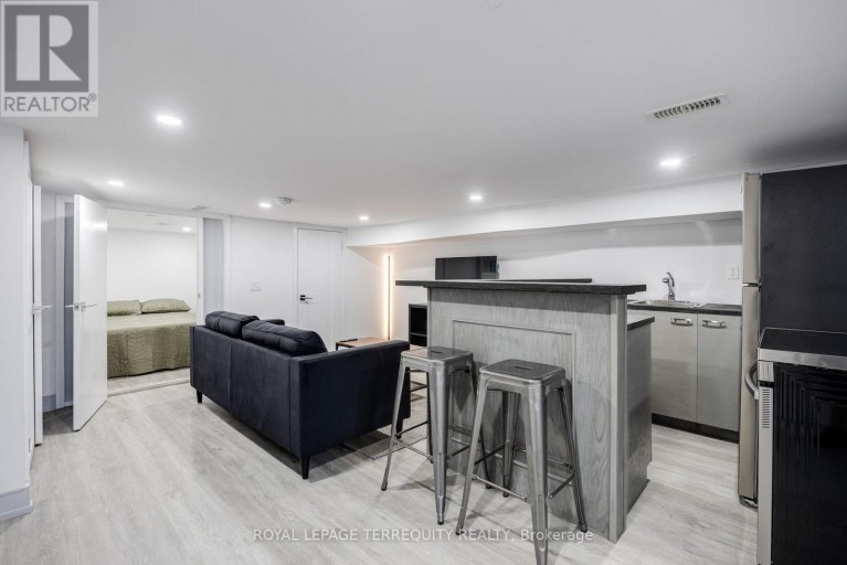 BSMT - 668 INDIAN ROAD, Toronto (High Park North), Ontario, M6P2C9