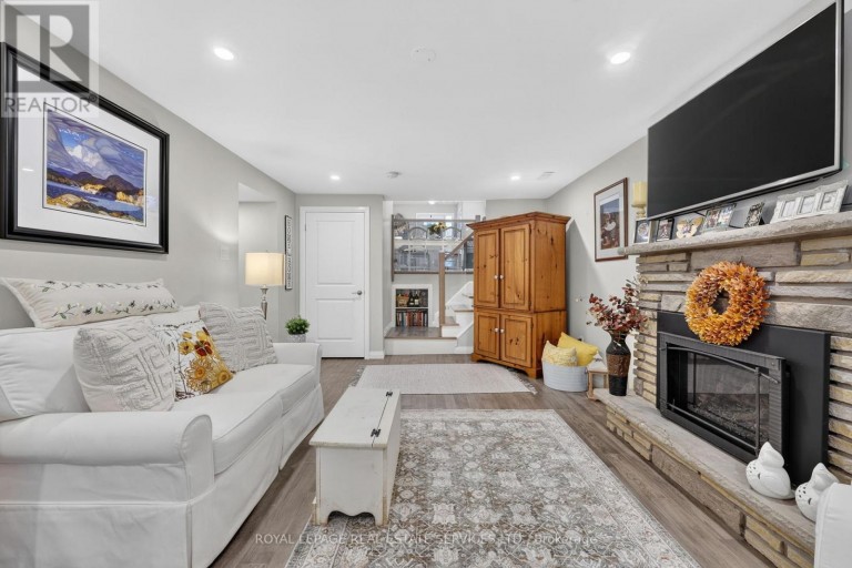 49 BELCOURT AVENUE, Barrie (Grove East), Ontario, L4M4E5