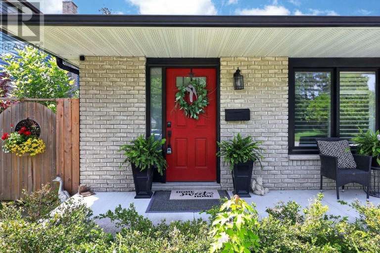 49 BELCOURT AVENUE, Barrie (Grove East), Ontario, L4M4E5