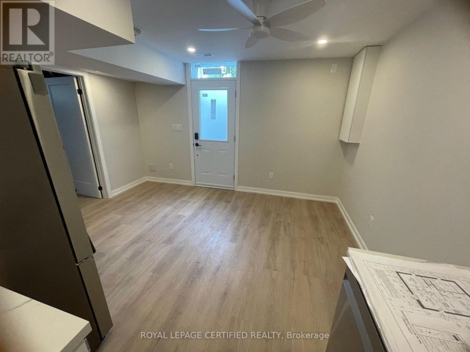 48 FRANCES AVENUE, Toronto (Stonegate-Queensway), Ontario, M8Y3K9