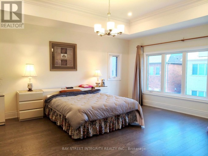 211 HILLSVIEW DRIVE, Richmond Hill (Observatory), Ontario, L4C4L8