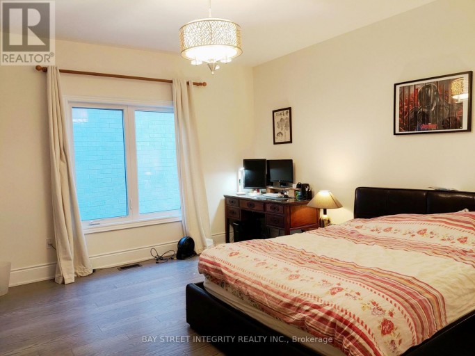 211 HILLSVIEW DRIVE, Richmond Hill (Observatory), Ontario, L4C4L8